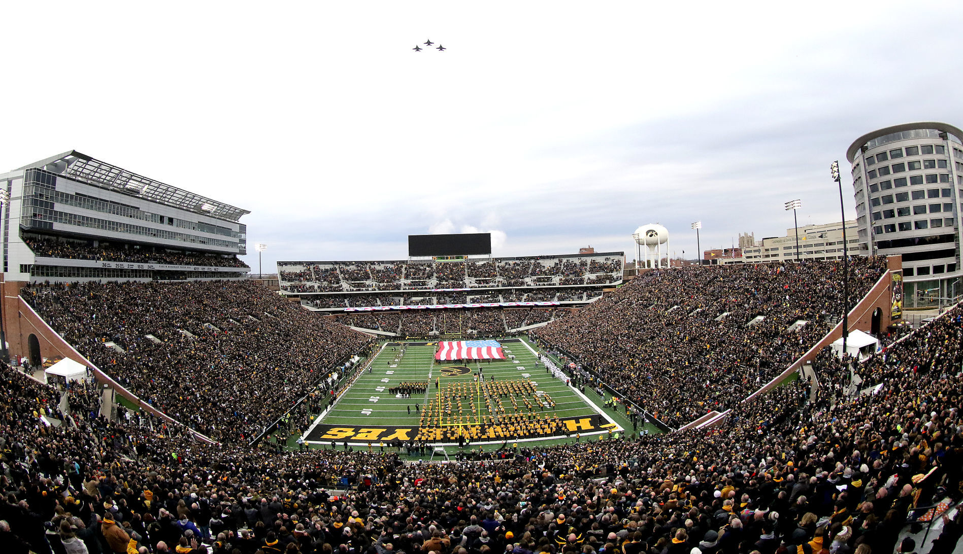 111018-Iowa-Football-031